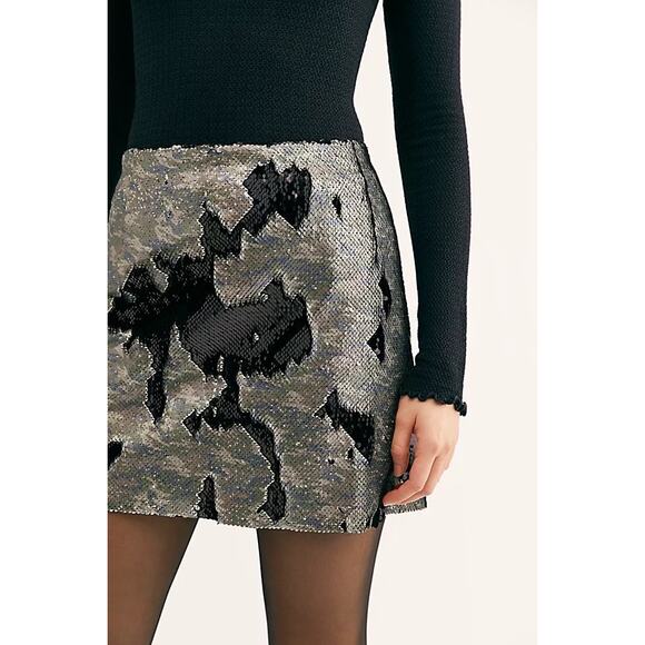 #24b NWT- Free People One Sequin Mini Skirt Sz:4 MSRP$128 Pattern Changing! - Picture 3 of 4